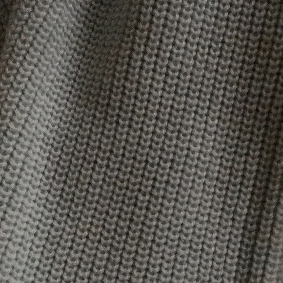 GAP V neck sweater new with tags - Picture 3 of 3